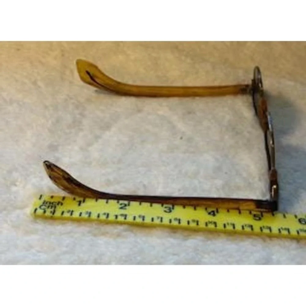 Rare! Vintage cat-eye sunglasses featuring mid-century design l lower rims and
